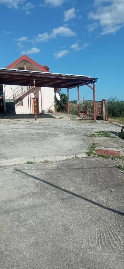 Μονοκατοικια 3 Δωματιων Kateríni Exterior foto