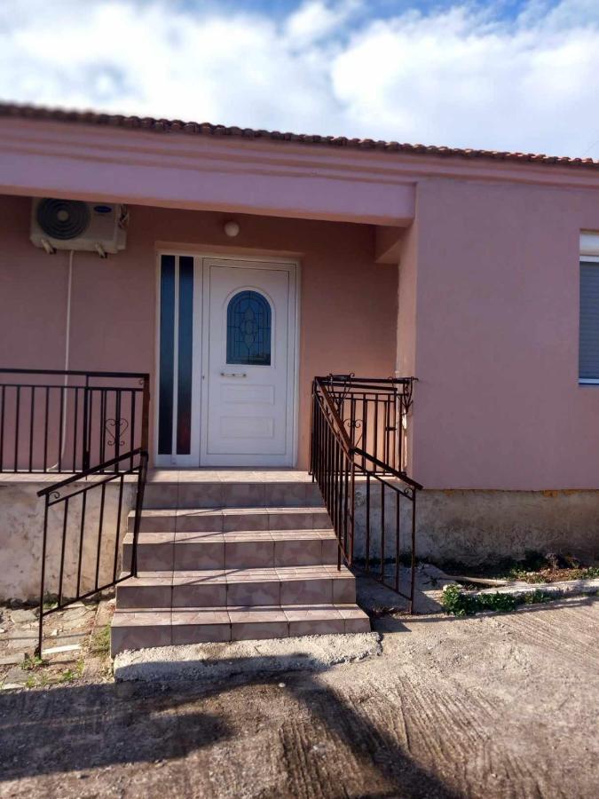 Μονοκατοικια 3 Δωματιων Kateríni Exterior foto