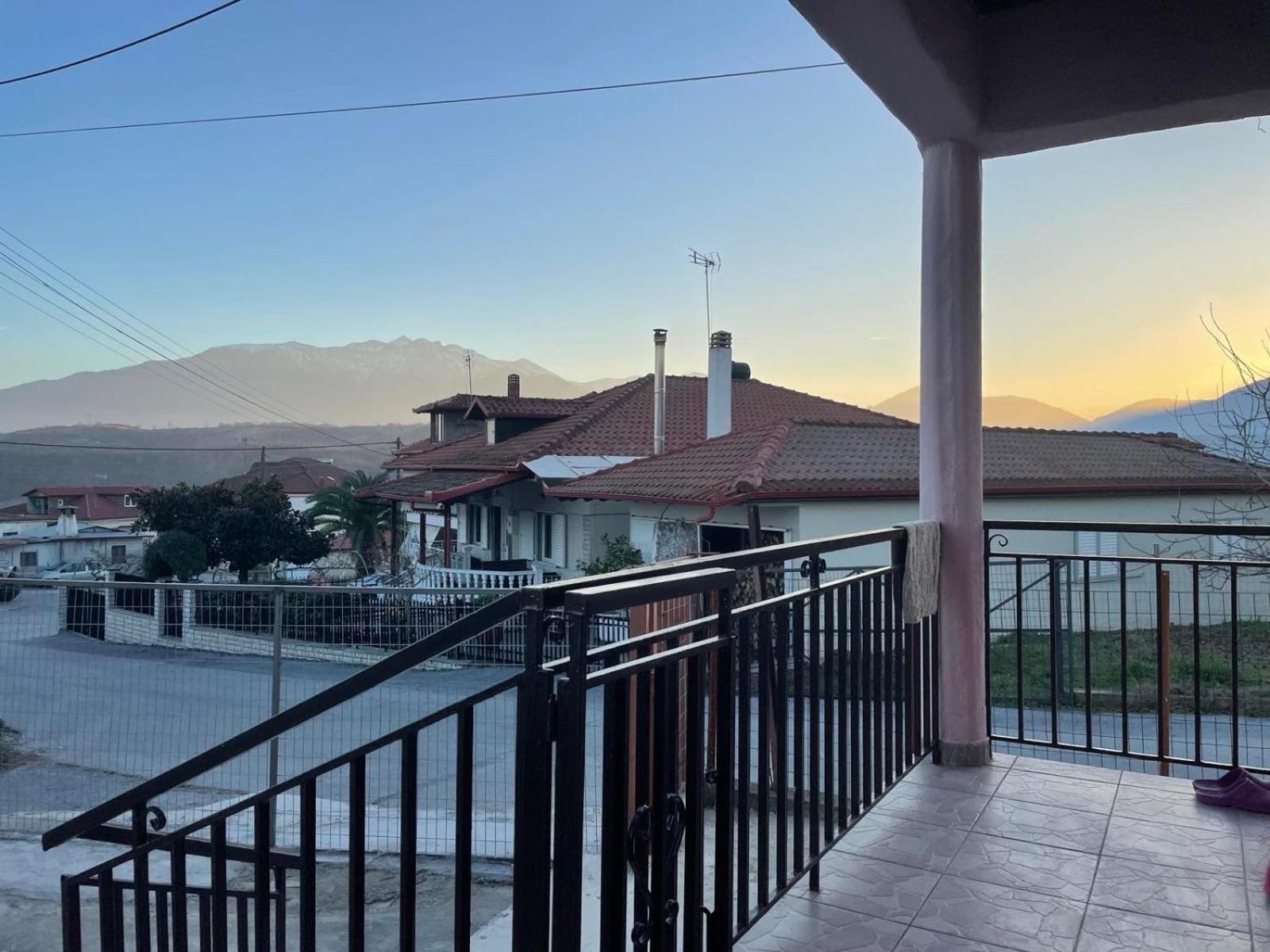 Μονοκατοικια 3 Δωματιων Kateríni Exterior foto